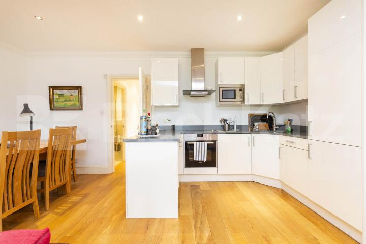 Spacious three bed two bath apartment with balcony and secure parking Cholmeley Park, Highgate 